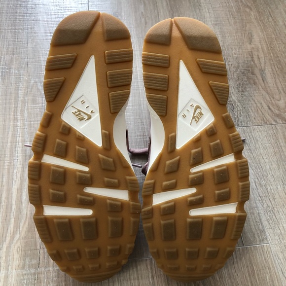 Nike Women’s Air Huarache Run SD pink shoes - Picture 5 of 7